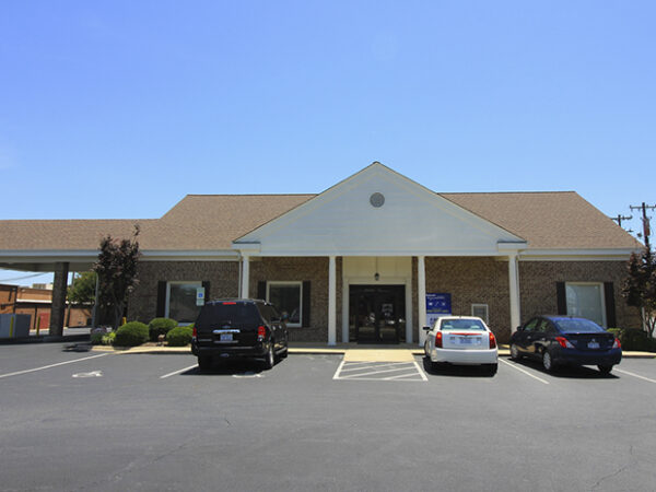 An image of a sunny day at the Thomasville bank